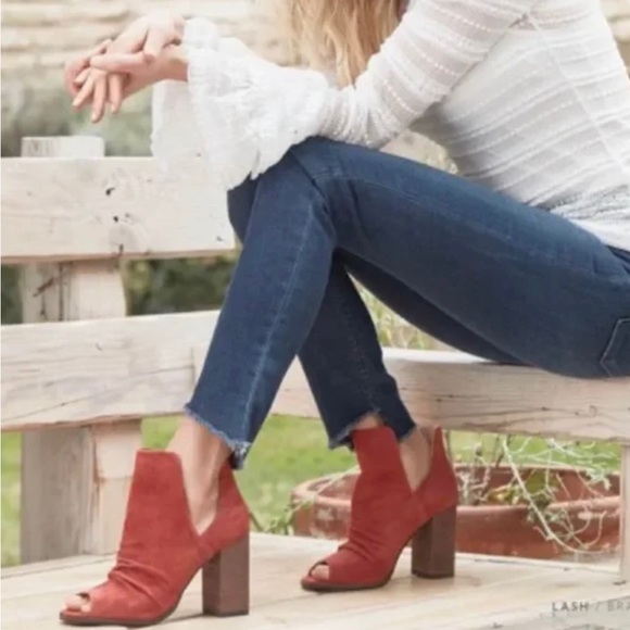 KRISTIN CAVALLARI X CHINESE LAUNDRY RUST SUEDE LASH BOOTIE Sz 5.5 - Picture 2 of 5